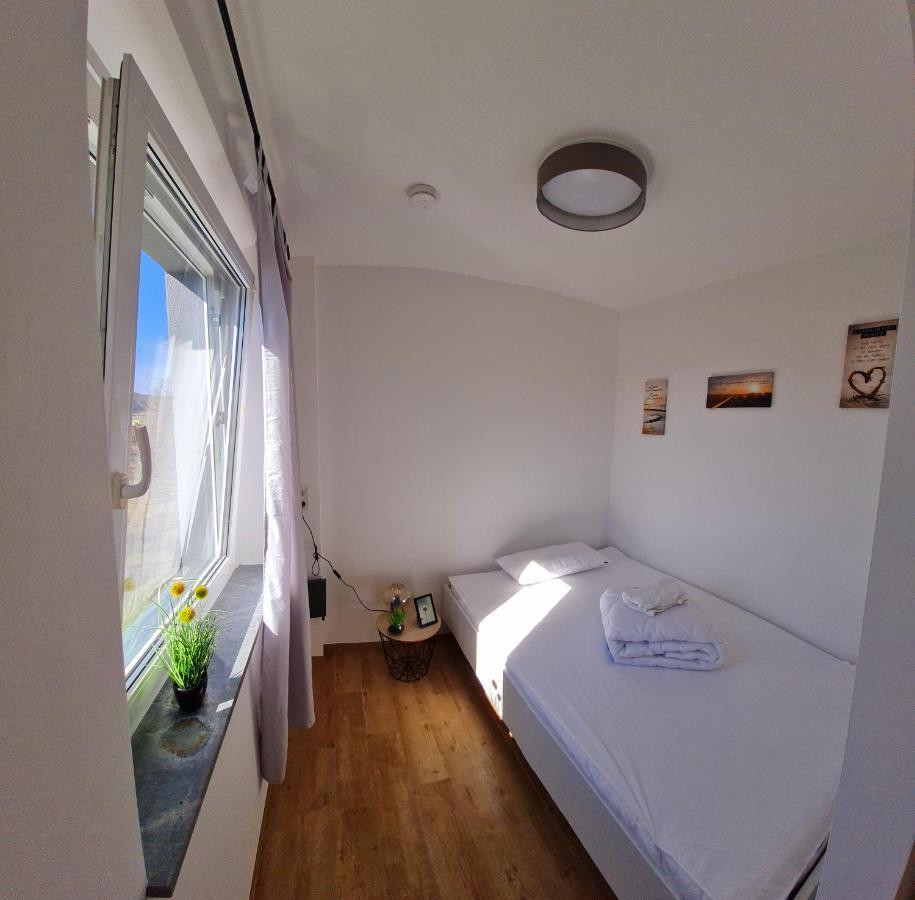 Moderne Wohlfuehlferienwohnung In Hildburghausen Exterior foto